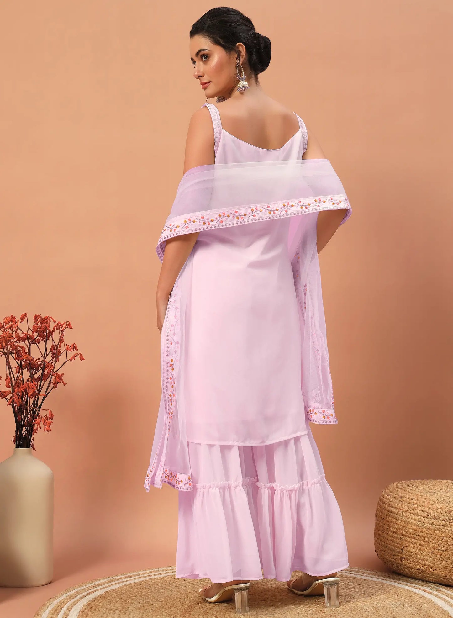 Ensemble salwar en georgette rose clair avec broderies à sequins – Tenue traditionnelle chic et féminine pour femme