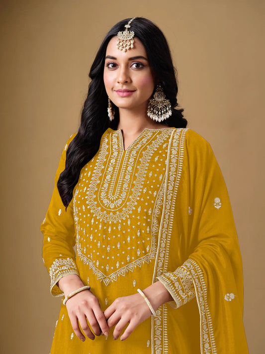 Ensemble sharara jaune en soie artificielle avec broderie au fil et sequins