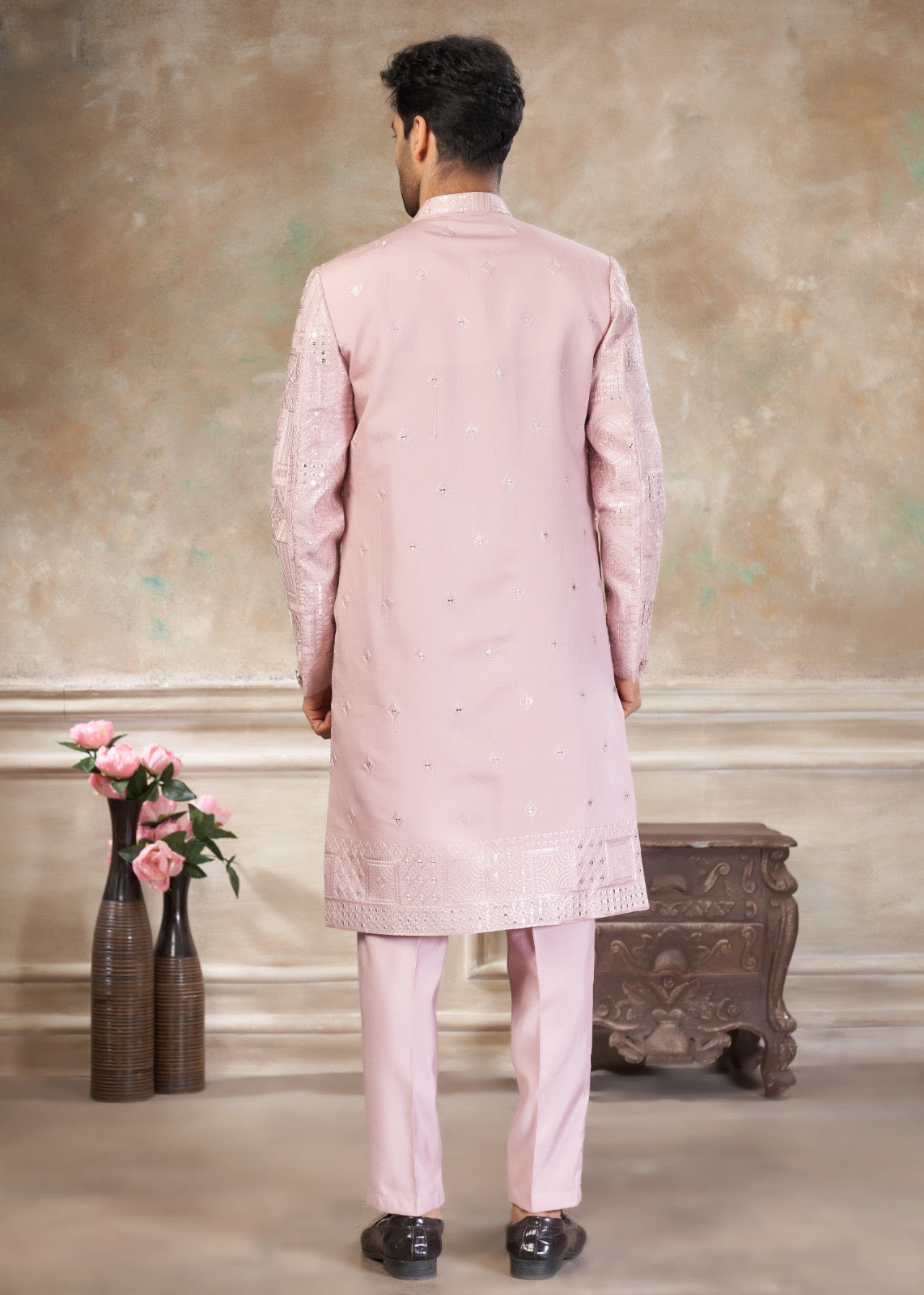 Ensemble Sherwani Homme Rose Clair avec Broderies et Sequins COLLECTION DHIMAN