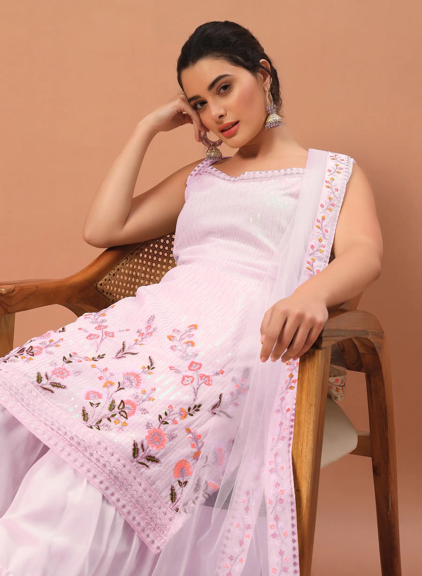 Ensemble salwar en georgette rose clair avec broderies à sequins – Tenue traditionnelle chic et féminine pour femme