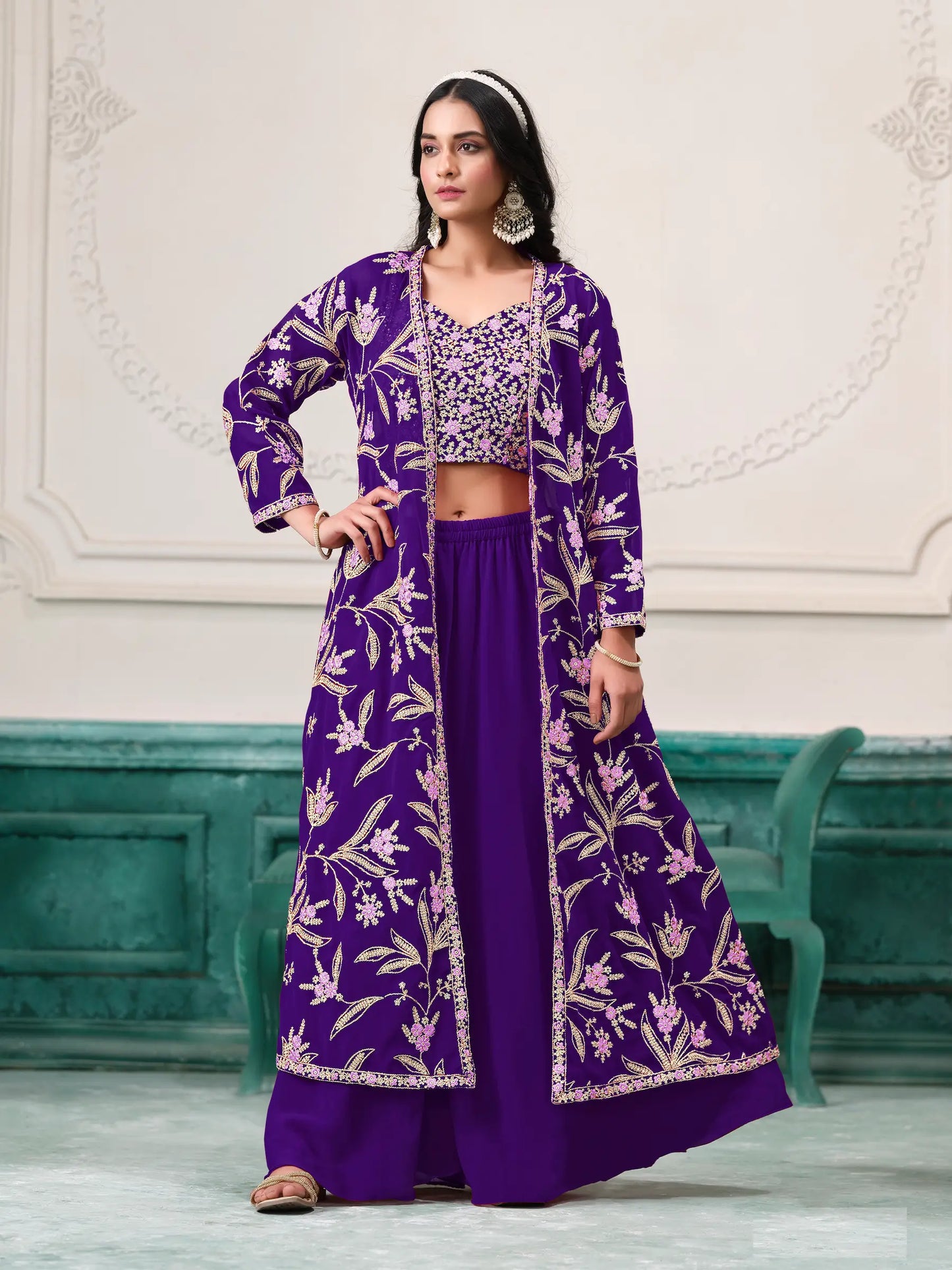 Lilafarbenes indo-westliches Sharara-Set aus Georgette mit Fadenstickerei und Pailletten