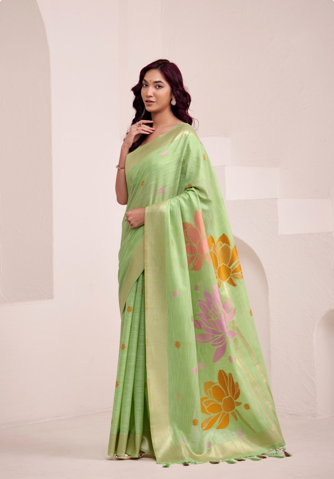 Sari vert clair aux motifs romantiques de fleurs COLLECTION ISHITA