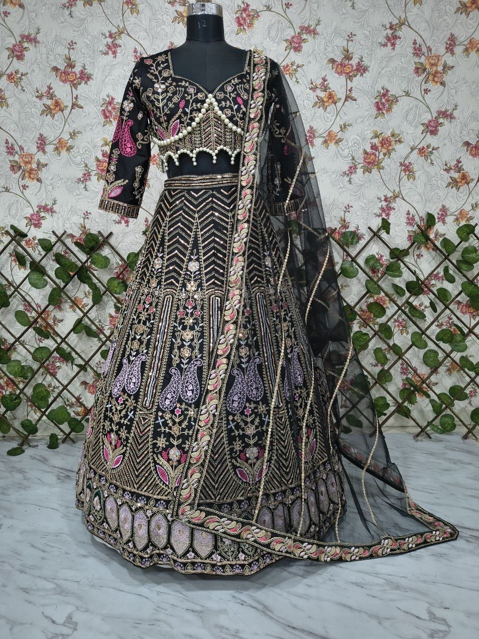 Lehenga broderies et sequins noir Inspiration Designer COLLECTION ANYAA
