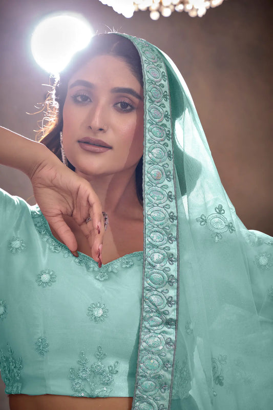Lehenga Choli Bleu Turquoise en Tulle avec Broderies au Fil et Sequins
