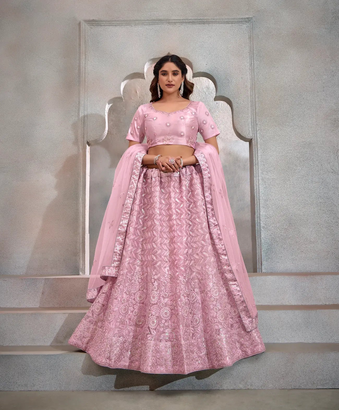 Lehenga Choli Rose clair en Tulle avec Broderies au Fil et Sequins