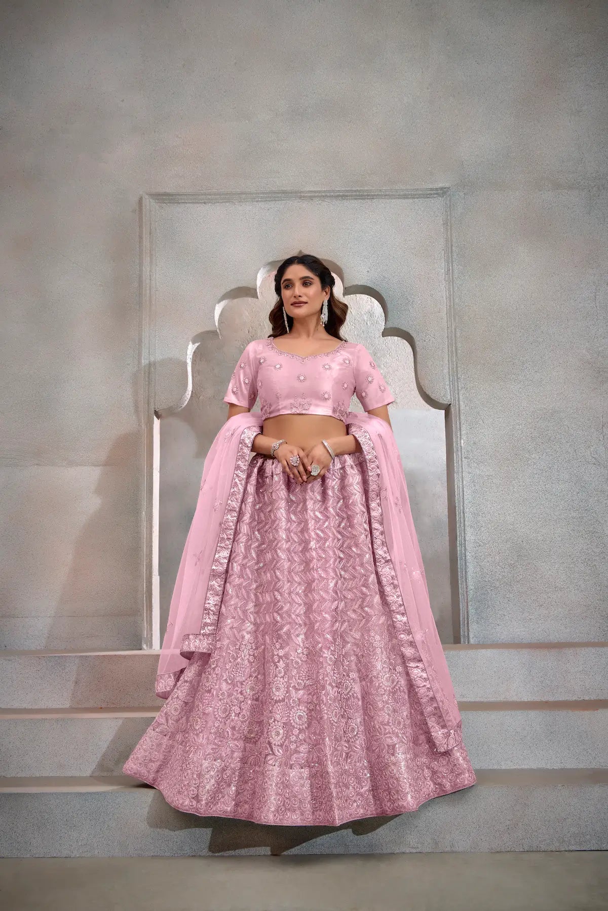 Lehenga Choli Rose clair en Tulle avec Broderies au Fil et Sequins