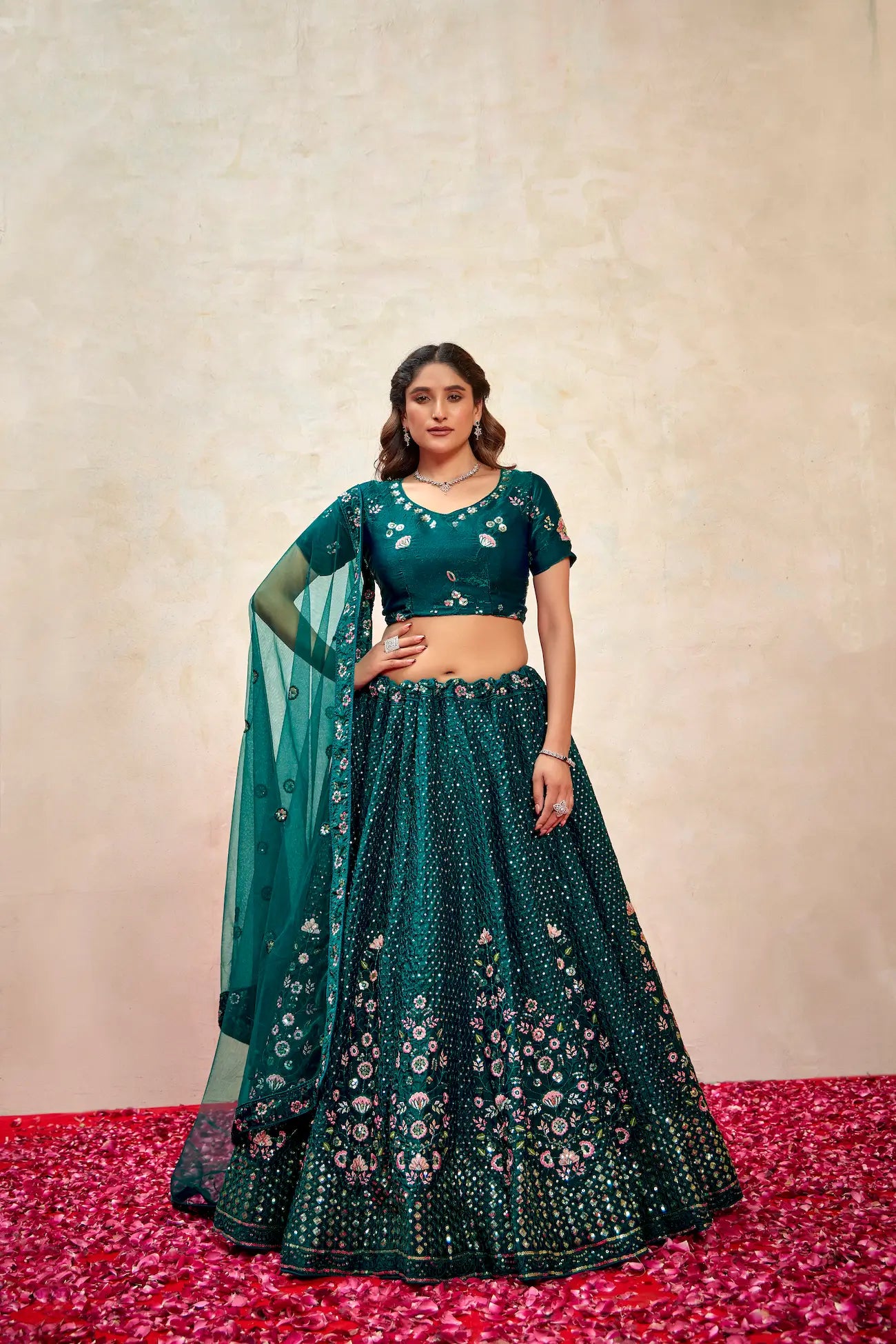 Lehenga Choli en filet vert sarcelle avec broderie au fil et sequins