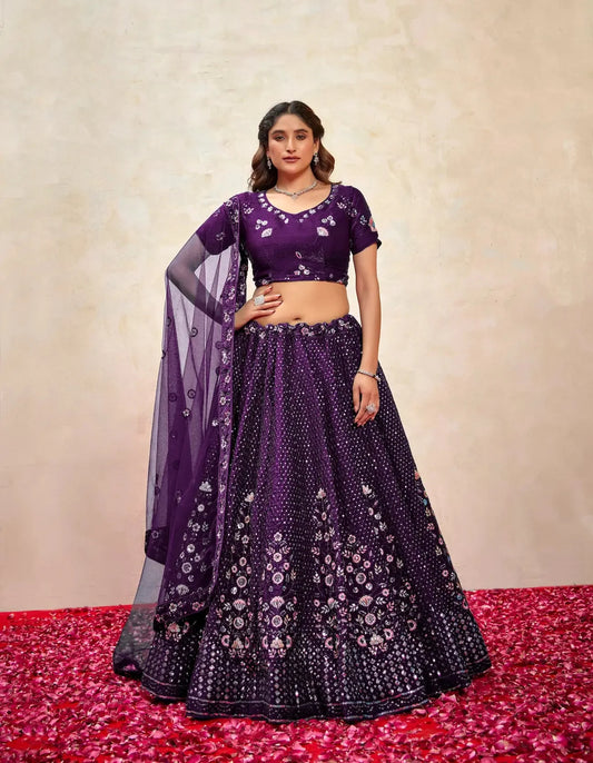 Lehenga Choli en filet couleur violet vin avec broderie au fil et sequins