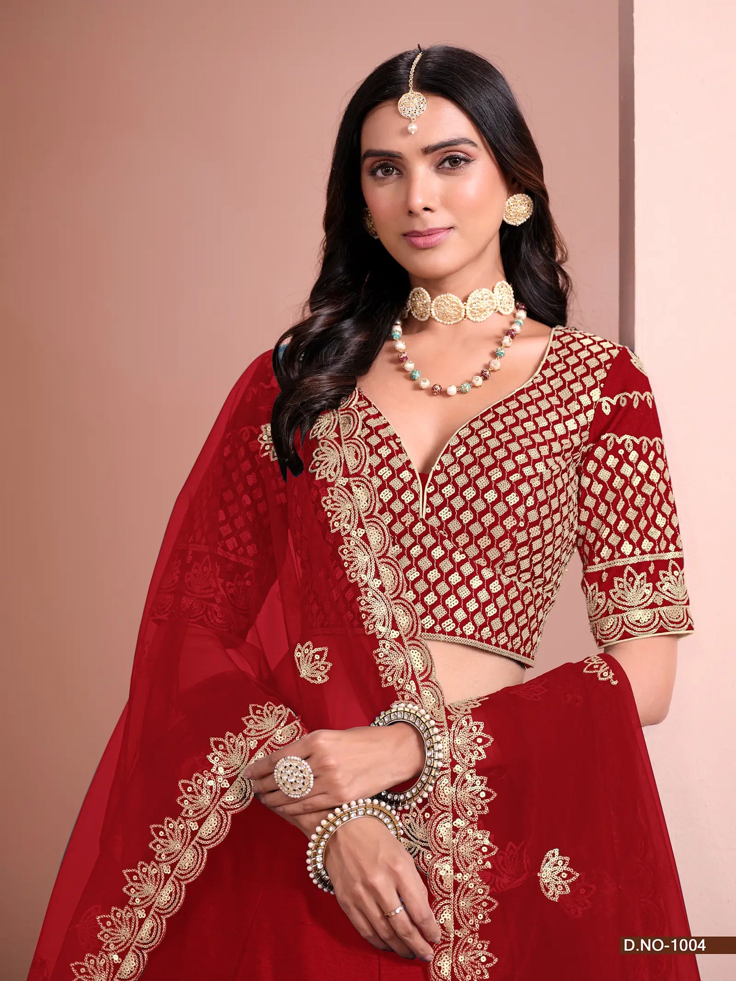 Designer Lehenga Choli aus roter Kunstseide mit Fadenstickerei und Pailletten