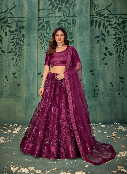 Lehenga Choli en filet couleur violet vin avec broderie au fil et sequins