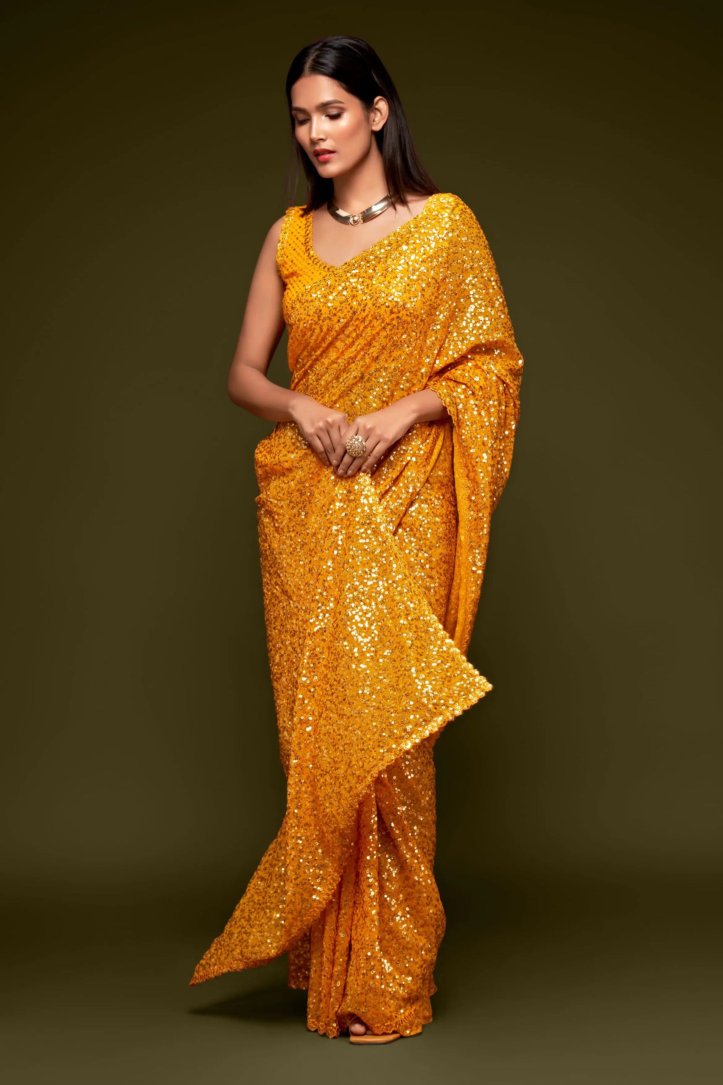Safrangelber Georgette-Sari mit Fadenstickerei und mehreren Pailletten NAYA COLLECTION
