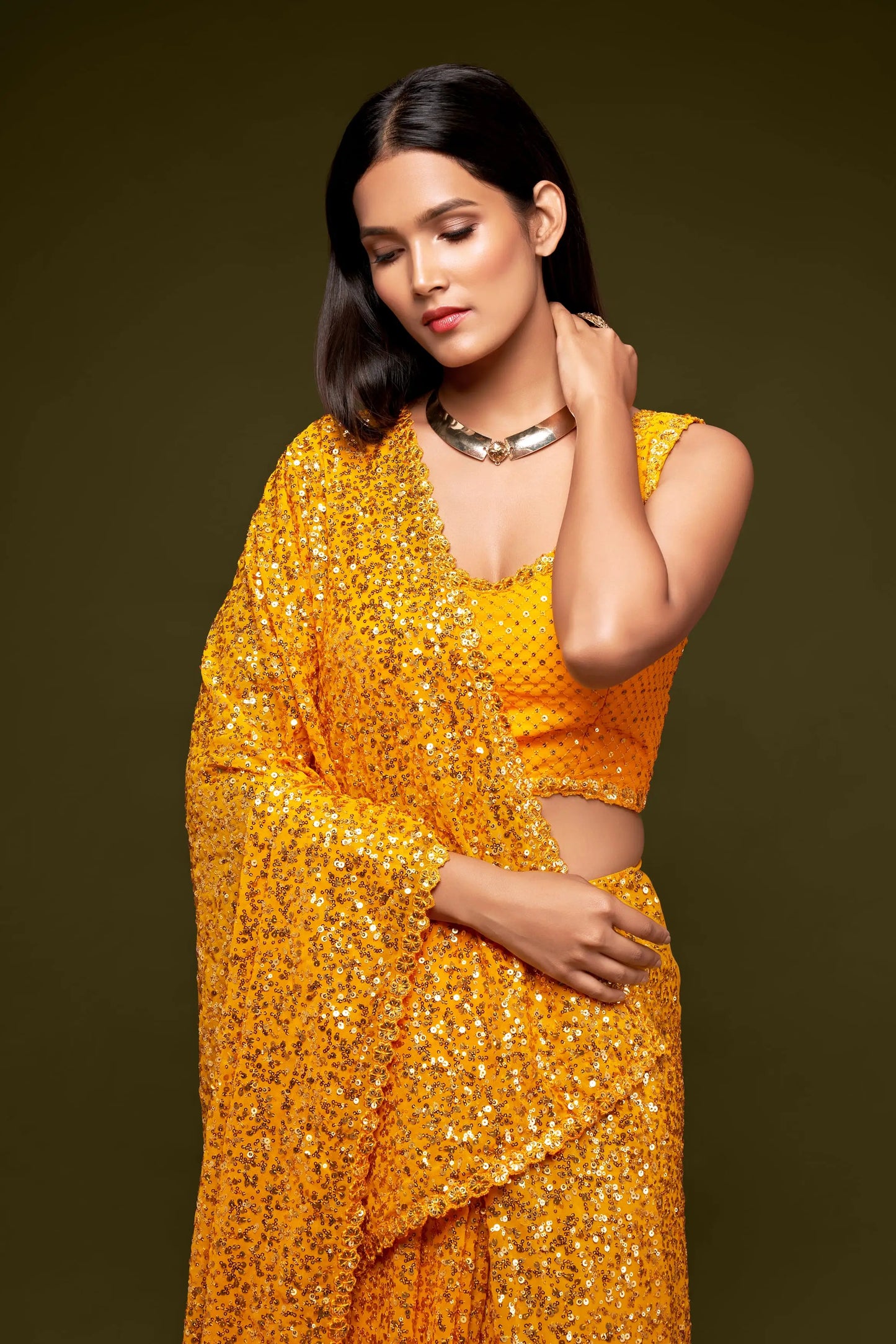 Safrangelber Georgette-Sari mit Fadenstickerei und mehreren Pailletten NAYA COLLECTION