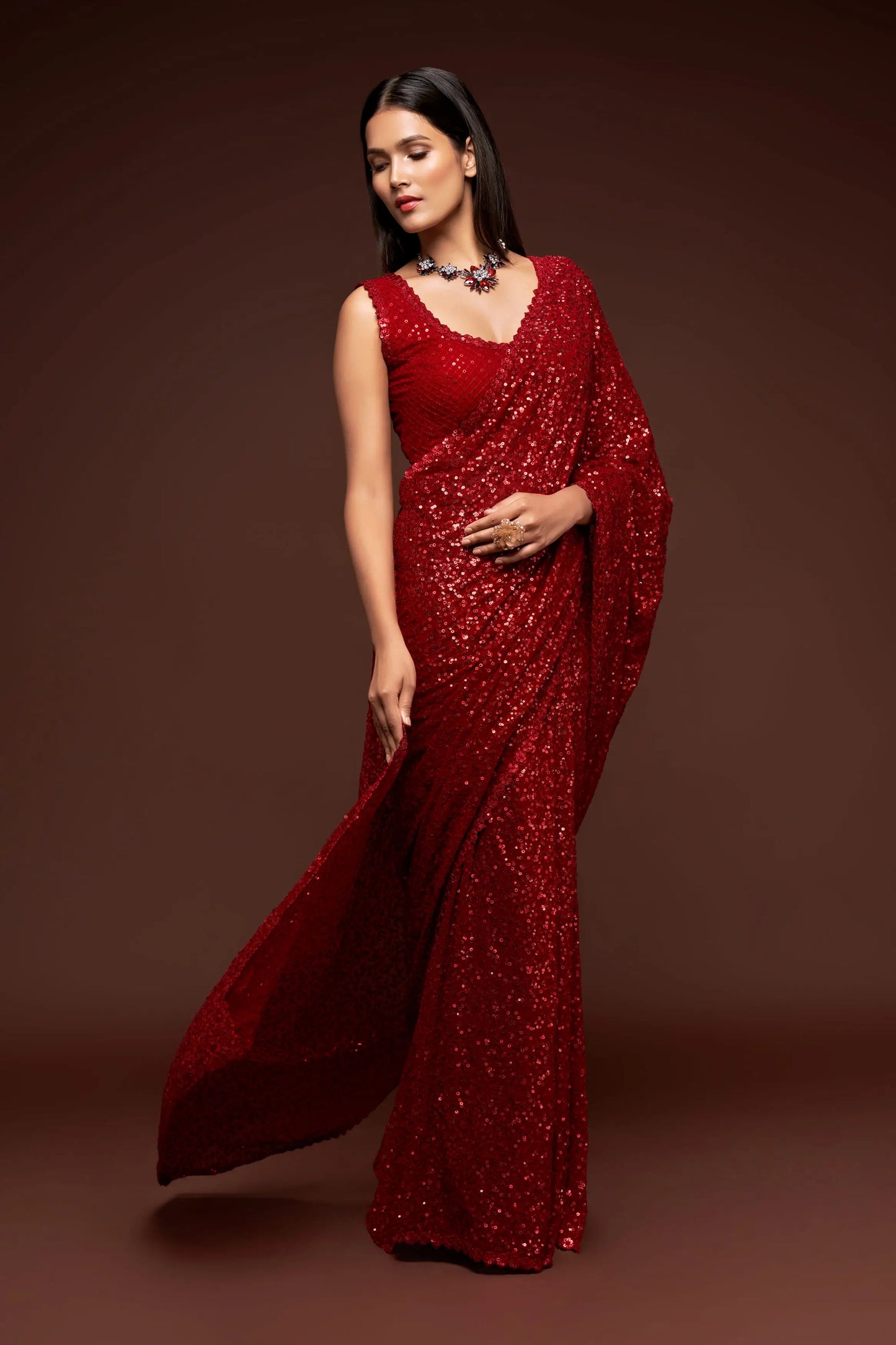 Rubinroter Georgette-Sari mit Fadenstickerei und mehreren Pailletten NAYA COLLECTION