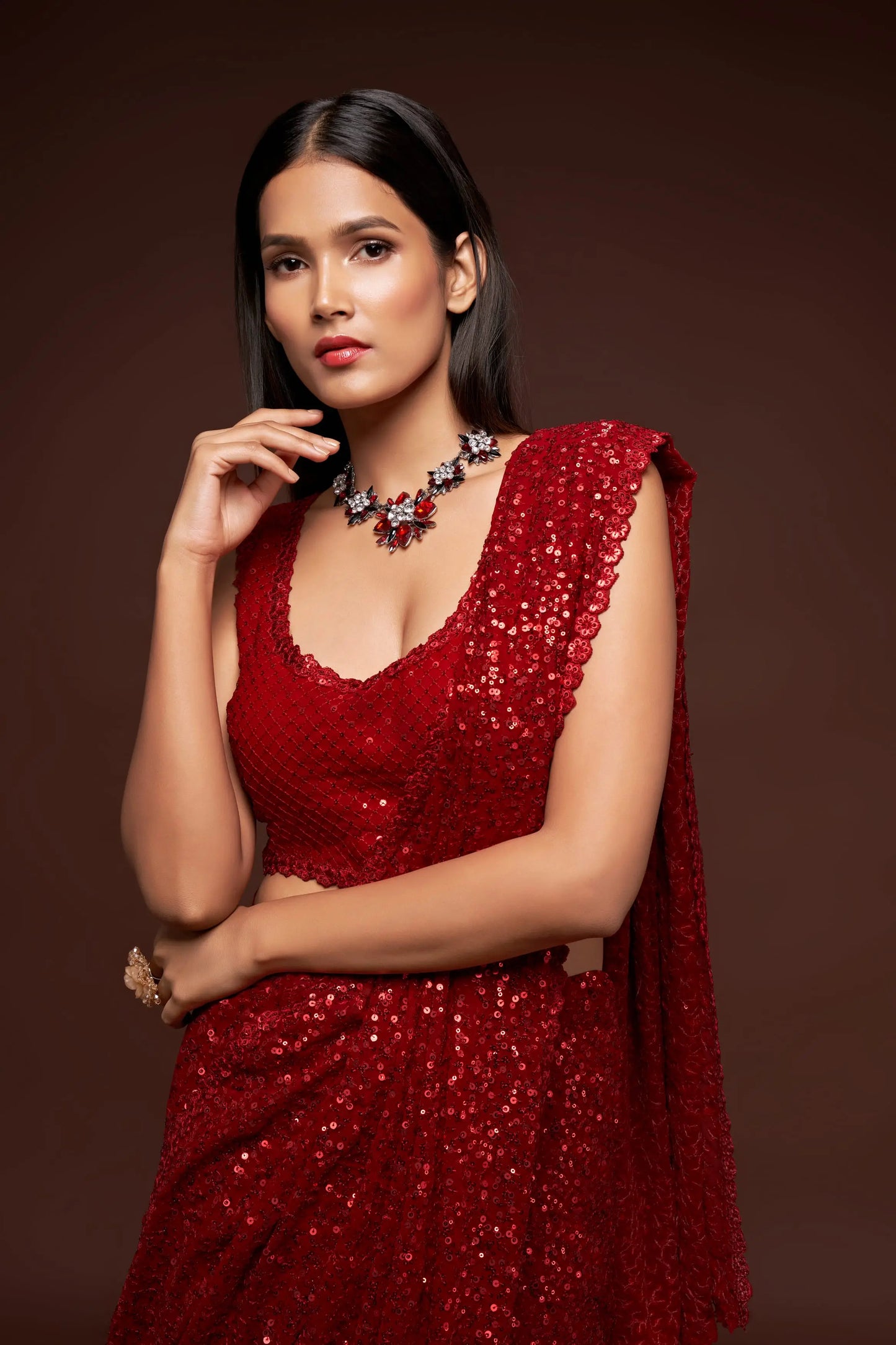 Rubinroter Georgette-Sari mit Fadenstickerei und mehreren Pailletten NAYA COLLECTION