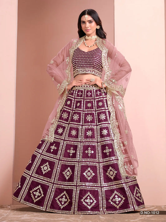 Lehenga Choli en Soie Artificielle Violet foncé avec Broderies au Fil et Sequins