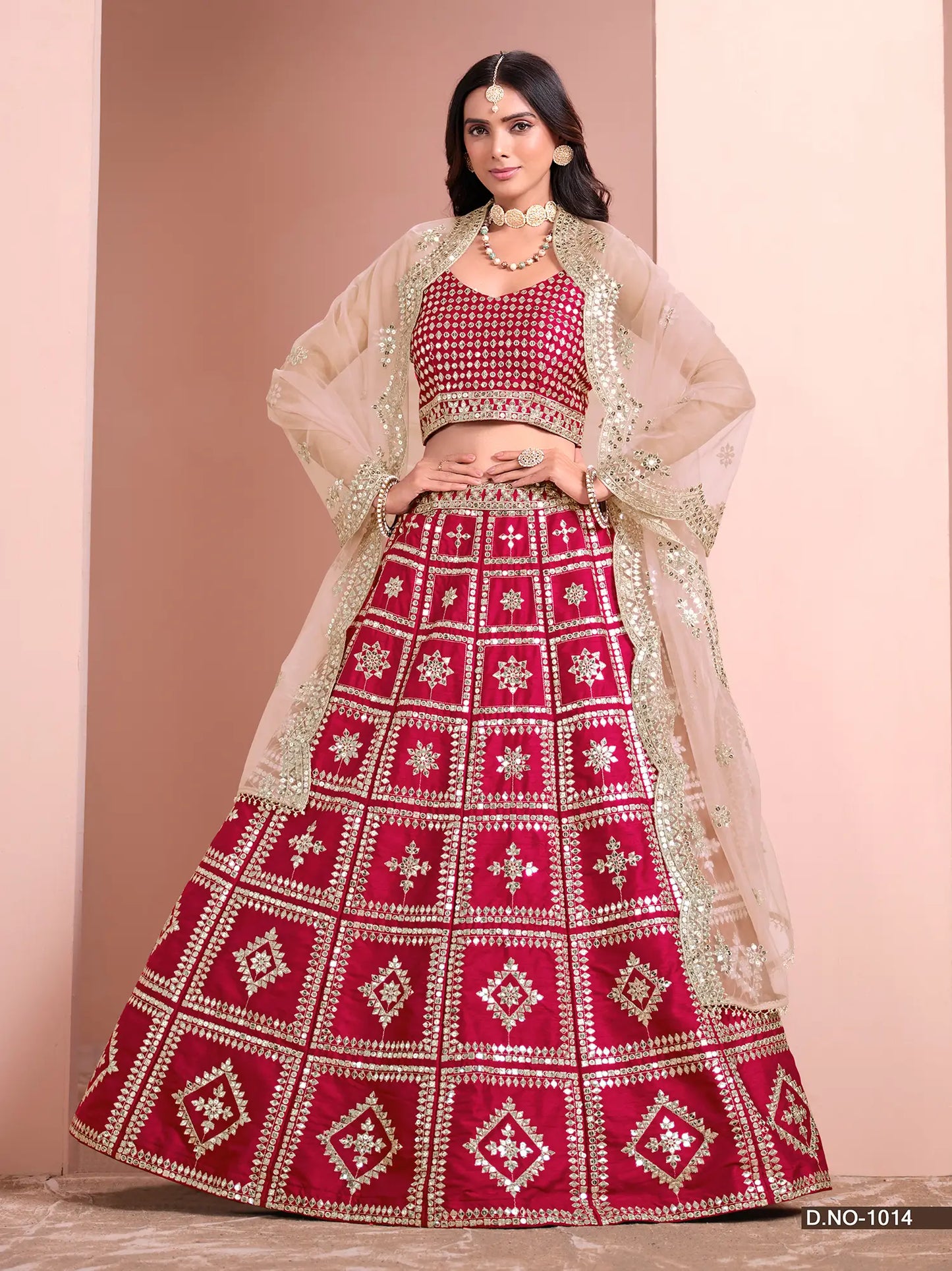 Designer-Lehenga-Choli aus roter Kunstseide mit Fadenstickerei und Pailletten