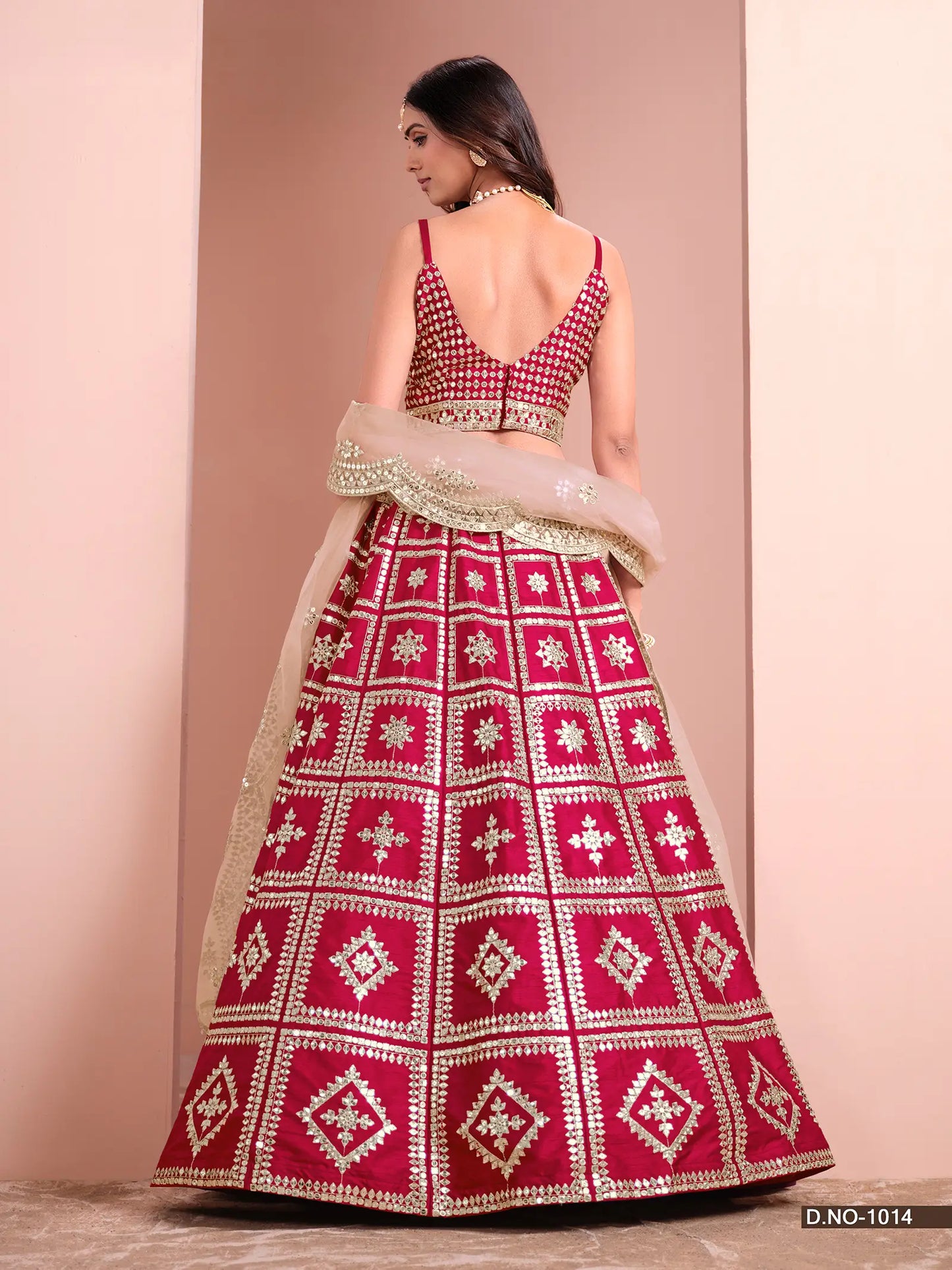 Designer-Lehenga-Choli aus roter Kunstseide mit Fadenstickerei und Pailletten
