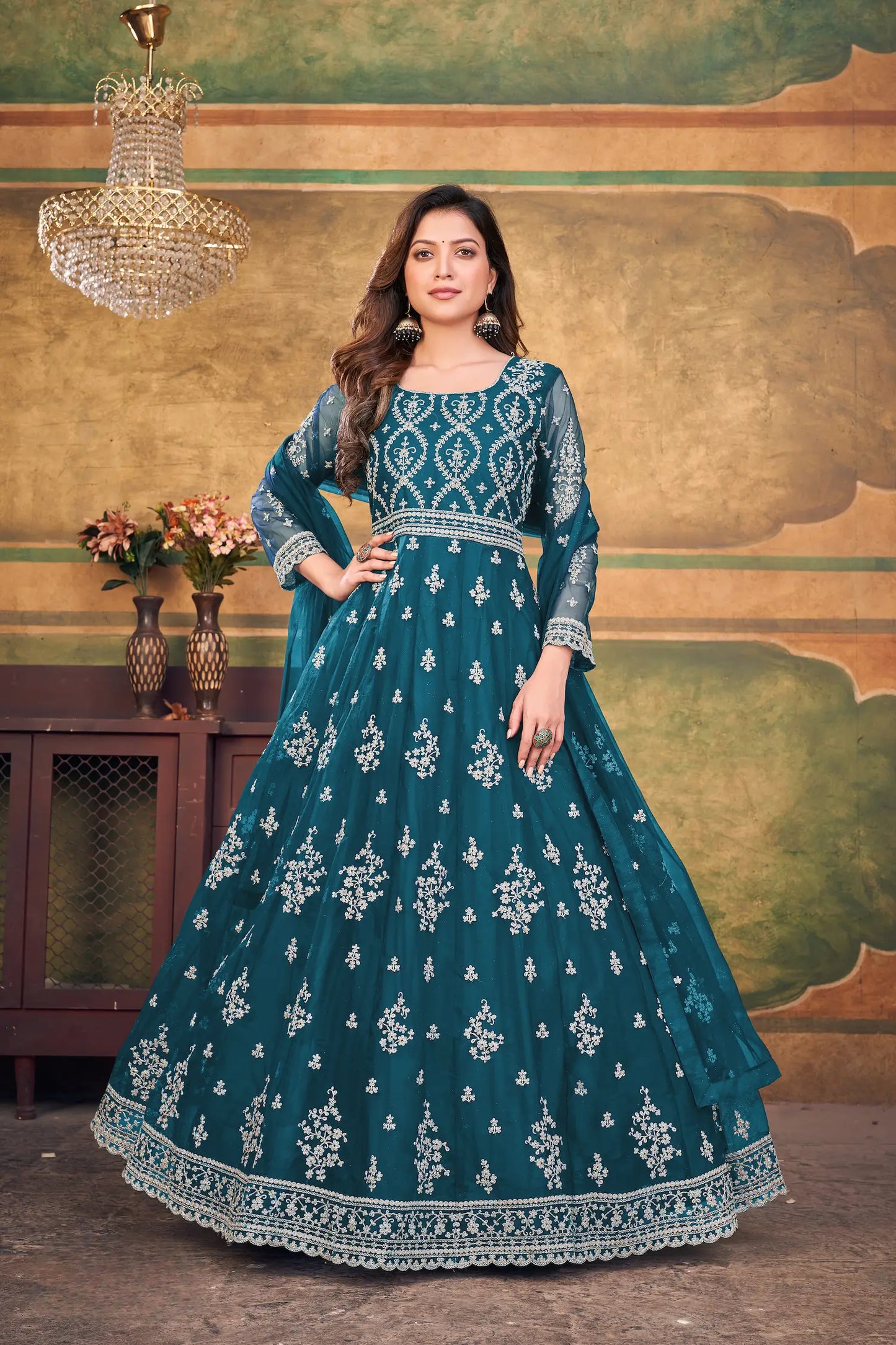 Robe bleu sarcelle en tissu net avec broderie en zari et au fil