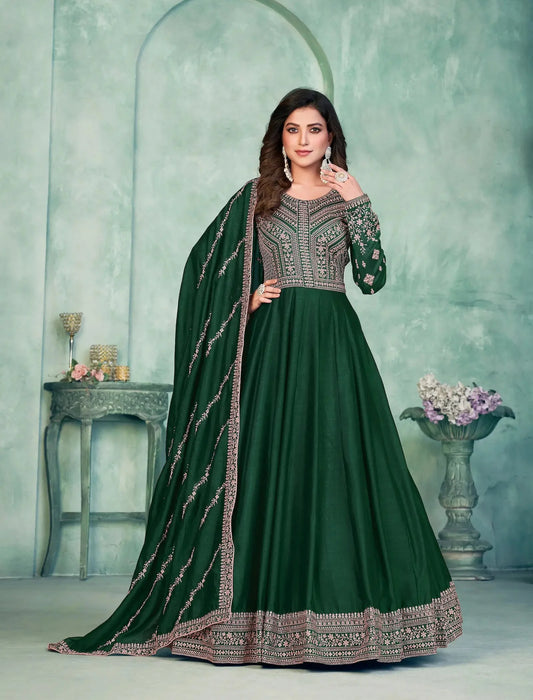 Robe verte en soie artificielle avec broderie en zari et au fil