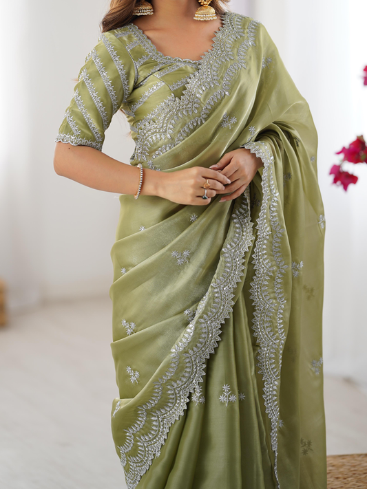 Sari de fête vert scintillant avec broderies et sequins