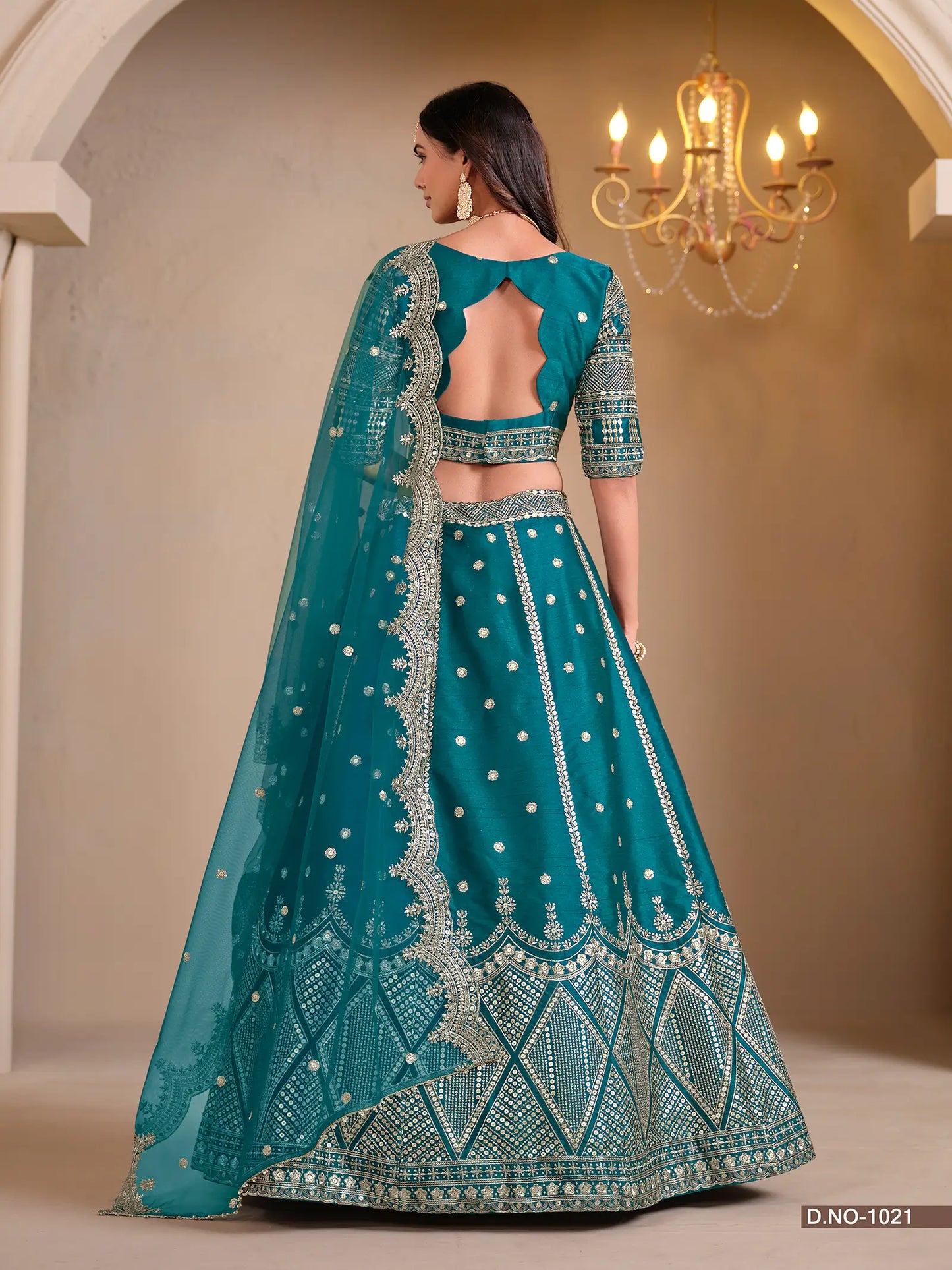 Designer Lehenga Choli aus lagunenblauer Kunstseide mit Fadenstickerei und Pailletten