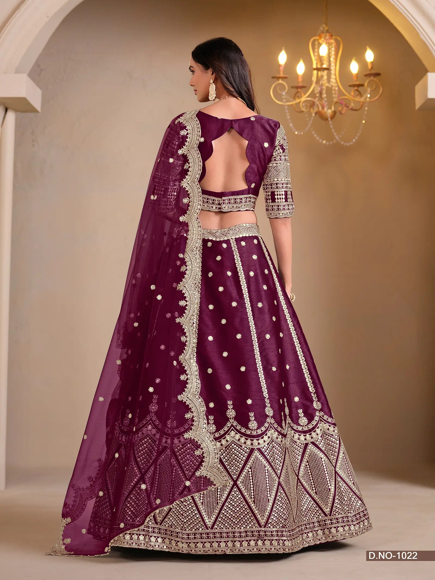 Designer Lehenga Choli aus traubenfarbener Kunstseide mit Fadenstickerei und Pailletten