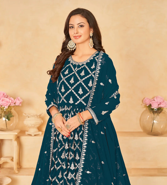 Robe en georgette bleu sarcelle avec broderie au fil et sequins
