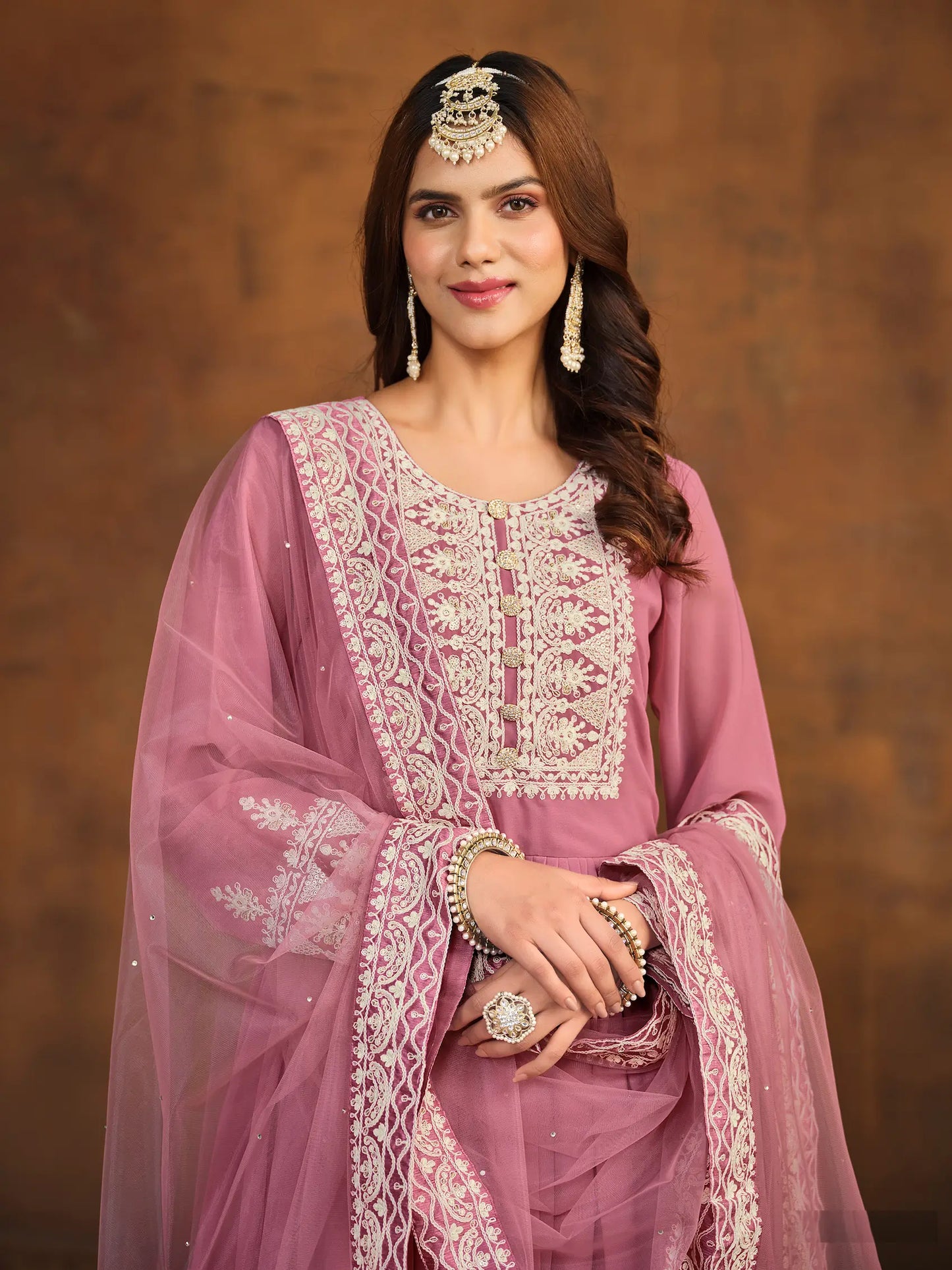 Hellrosa Georgette-Longtop und Palazzo-Set mit Fadenstickerei und Pailletten