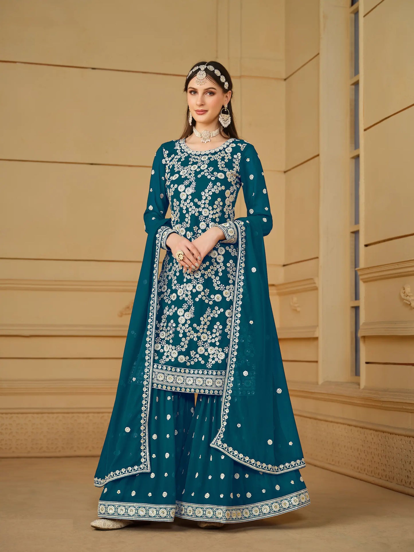 Blaugrünes Georgette-Sharara-Set mit Fadenstickerei und Pailletten