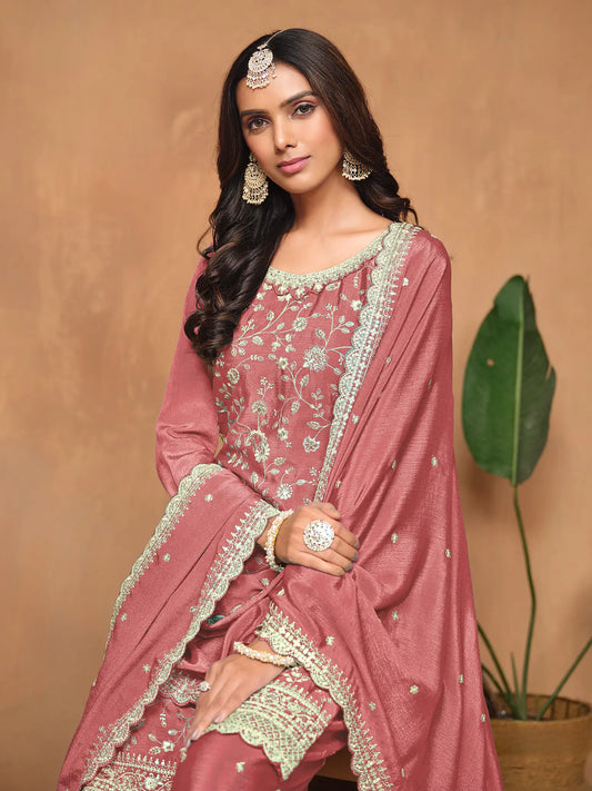 Ensemble Palazzo rose pâle en chinon avec broderie au fil et aux sequins