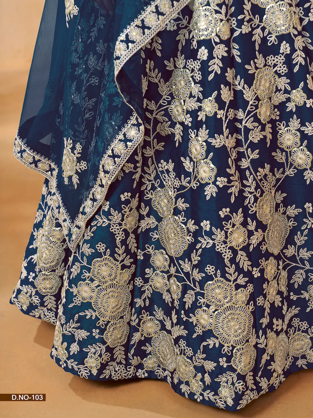 Lehenga Choli bleu marine en soie artificielle avec broderie au fil et sequins