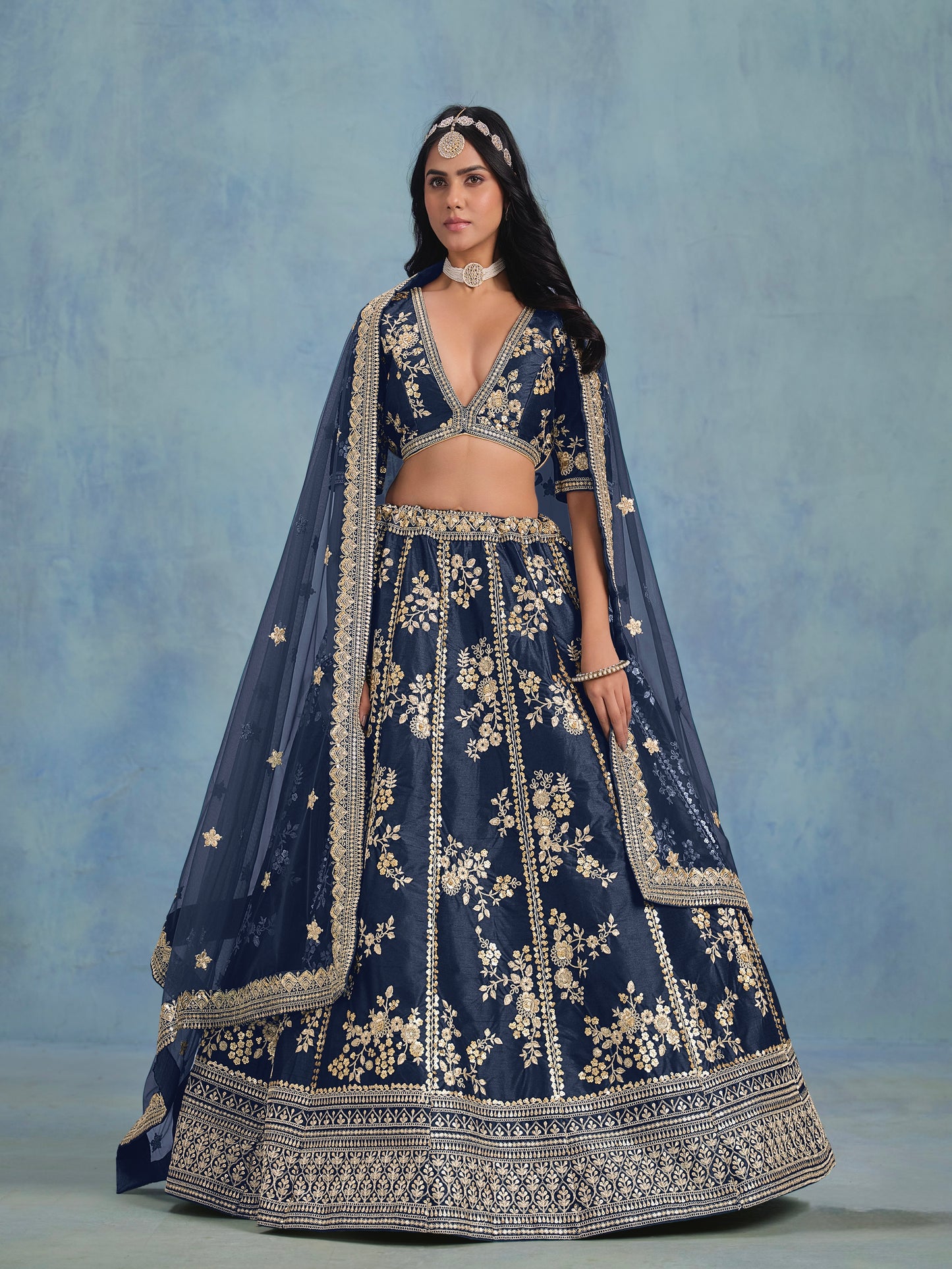 Eleganter rosa-grauer Braut-Lehenga mit Zarkan-Stickerei und Pailletten