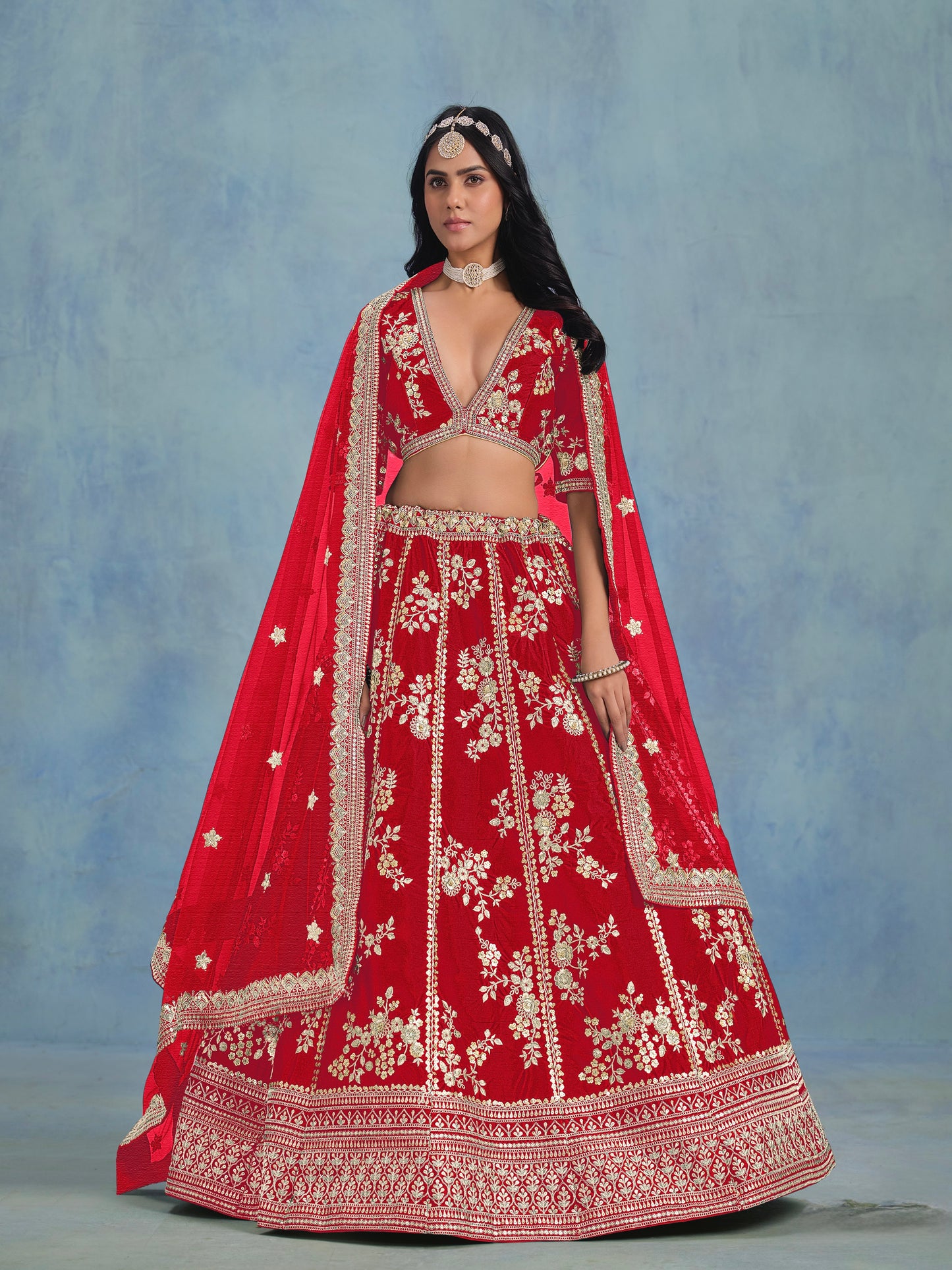 Eleganter rosa-grauer Braut-Lehenga mit Zarkan-Stickerei und Pailletten