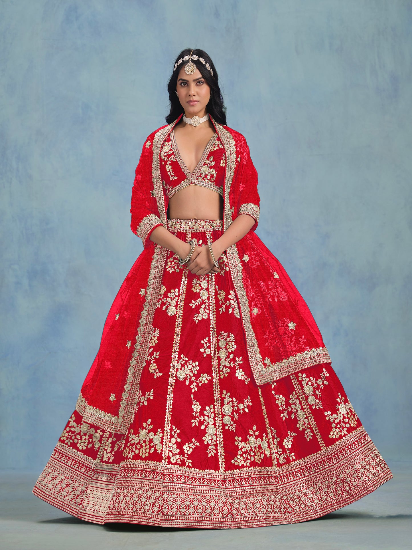 Eleganter rosa-grauer Braut-Lehenga mit Zarkan-Stickerei und Pailletten