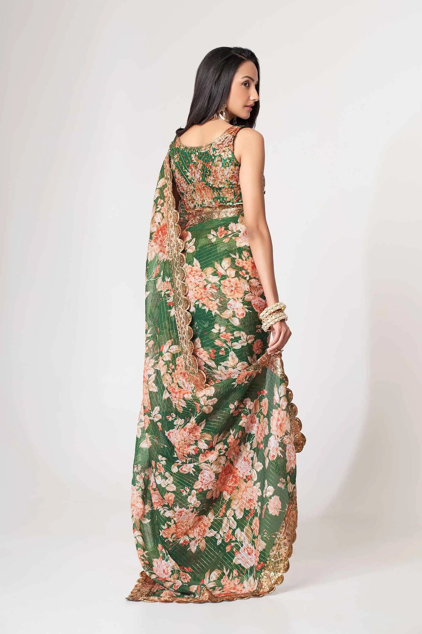 Sari en organza vert à imprimé floral avec travail de sequins