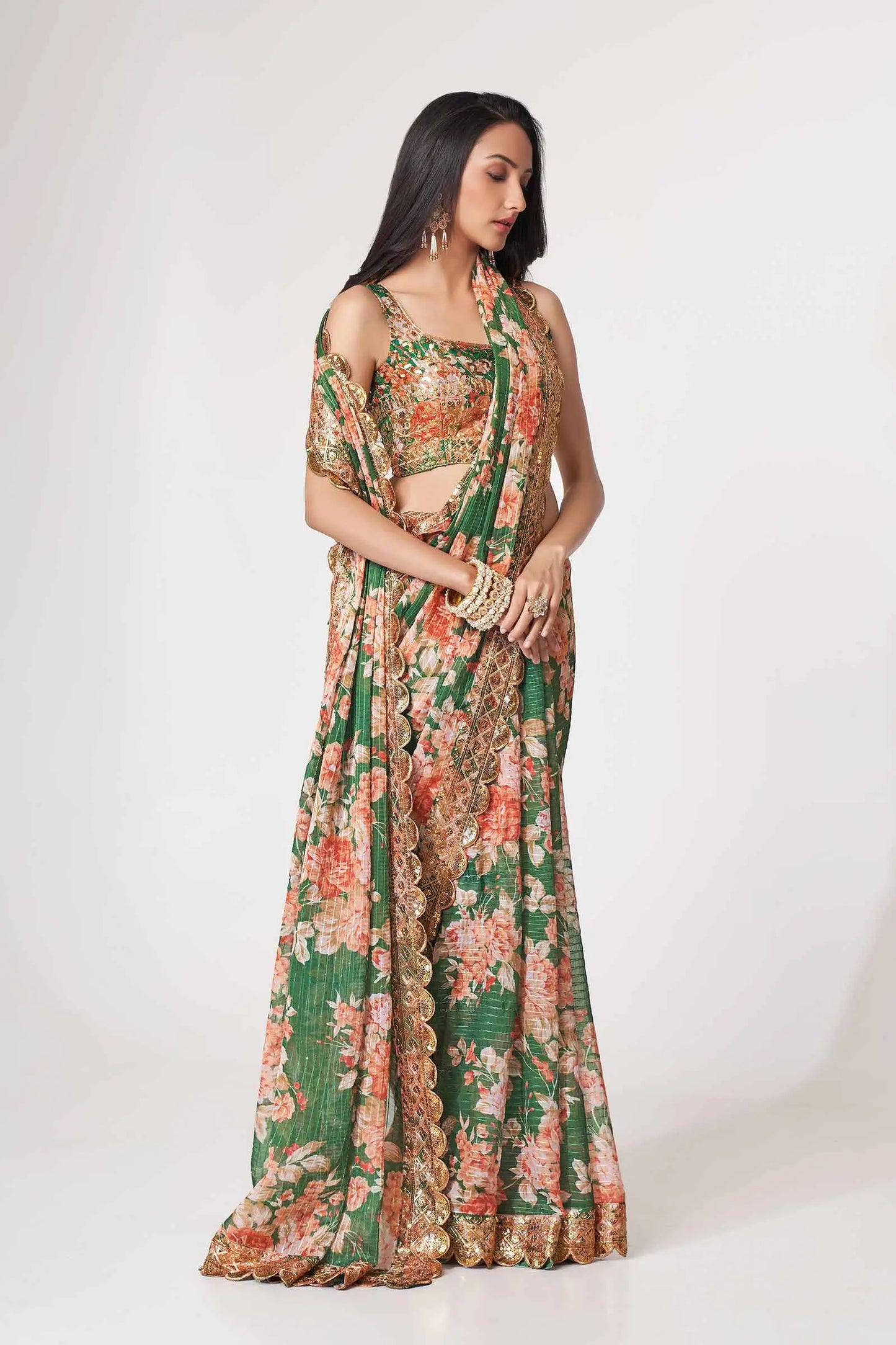 Sari en organza vert à imprimé floral avec travail de sequins