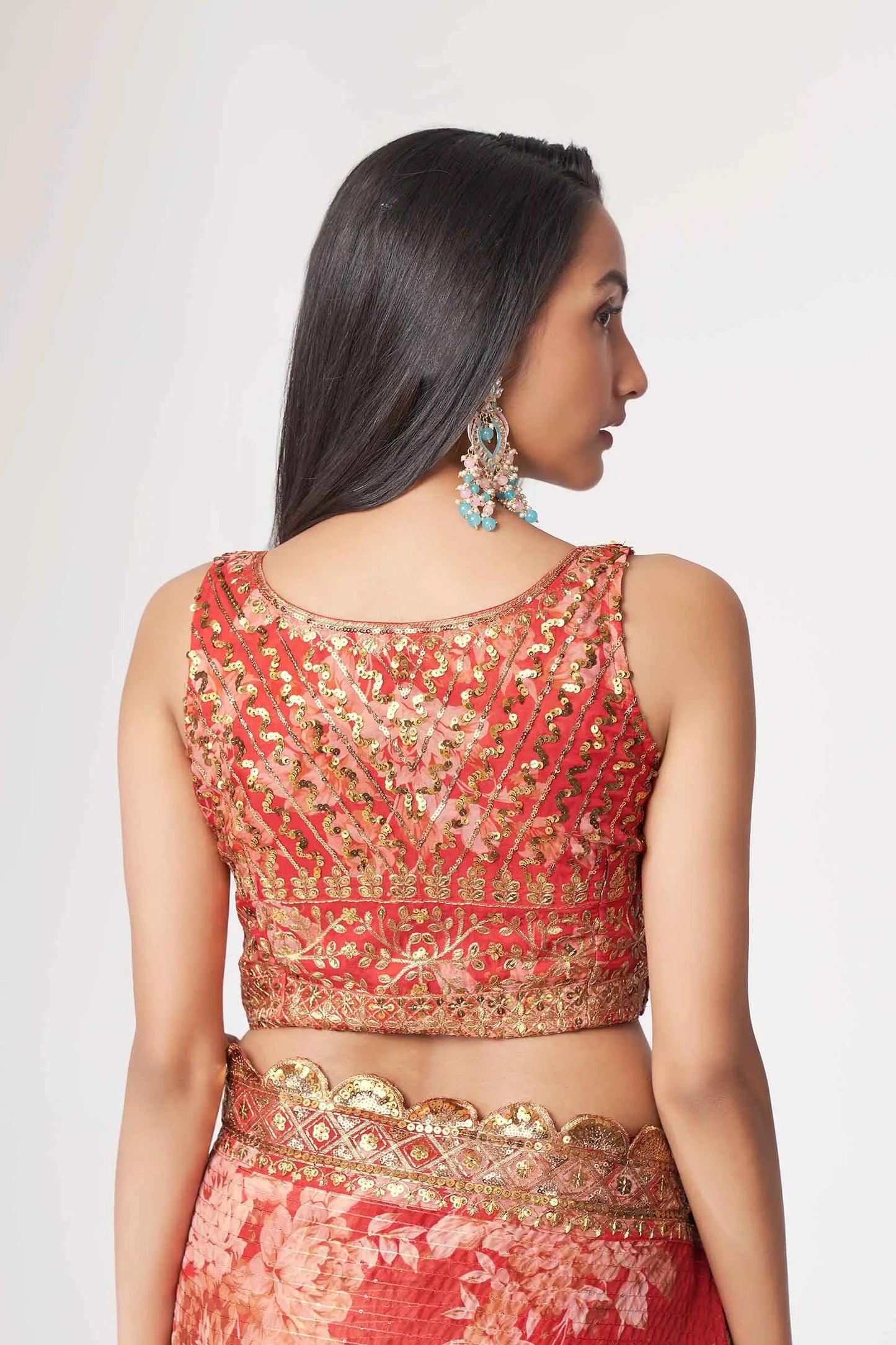 Sari en organza rouge à imprimé floral avec travail de sequins