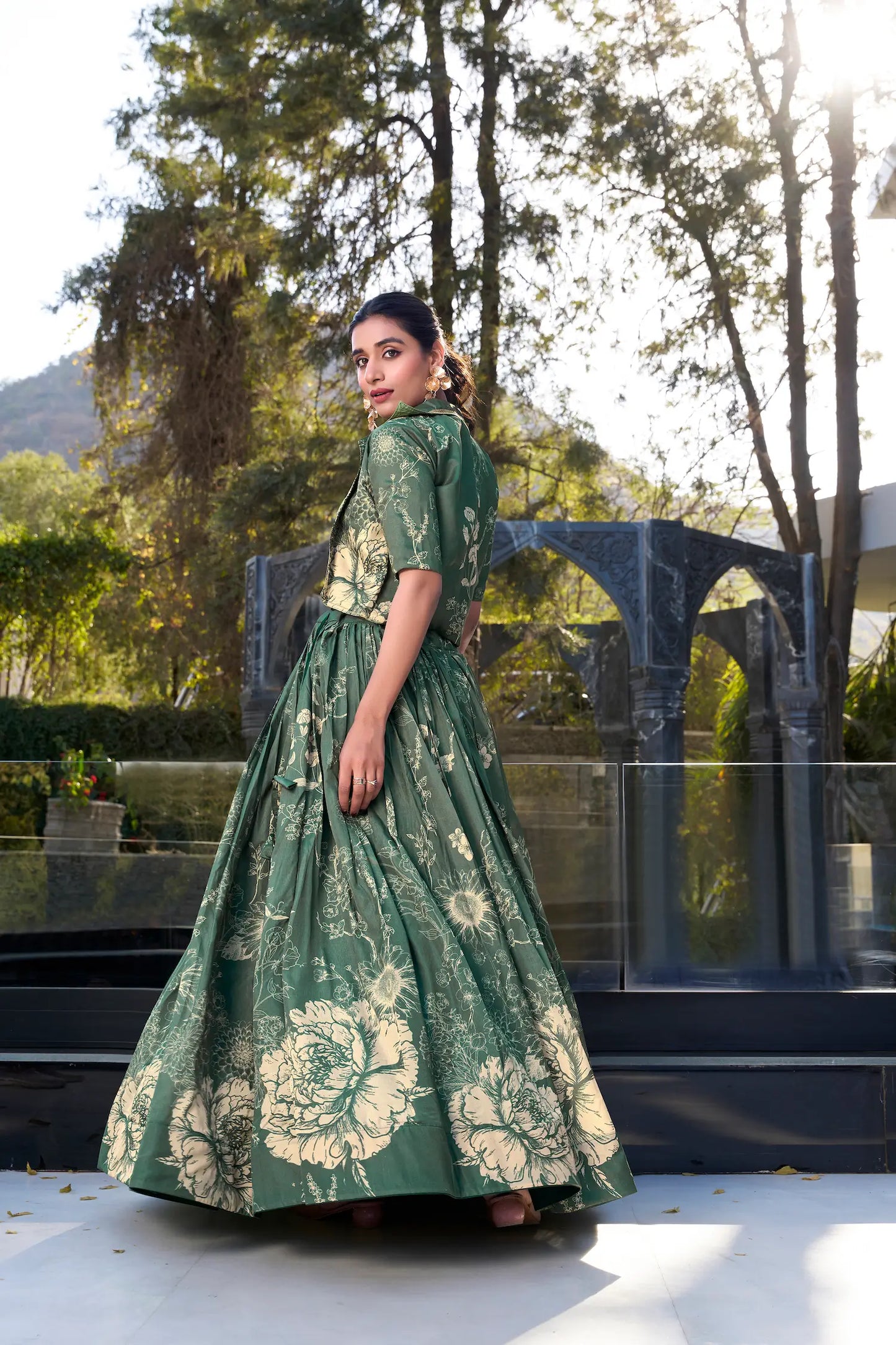 Beiges und hellgrünes Tussar-Seiden-Blumenmuster-Indo-Western-Lehenga-Choli-Set