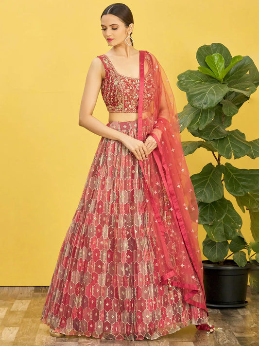 Ensemble Lehenga choli composé d'une choli brun-rouge brodée et d’un dupatta en tulle COLLECTION RHEA