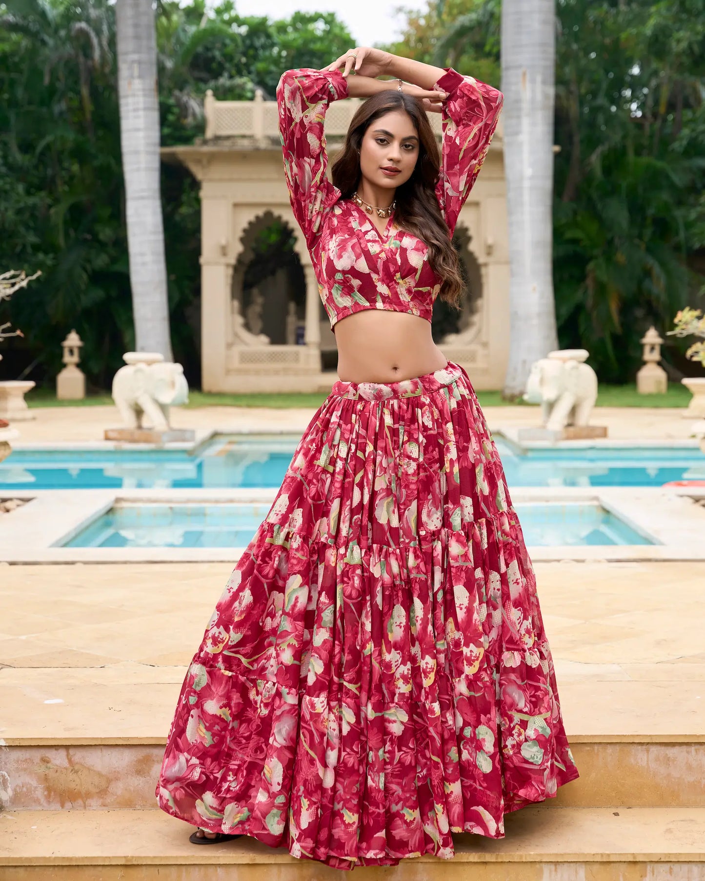Indo-westliches florales Lehenga-Choli-Set aus burgunderfarbenem Georgette