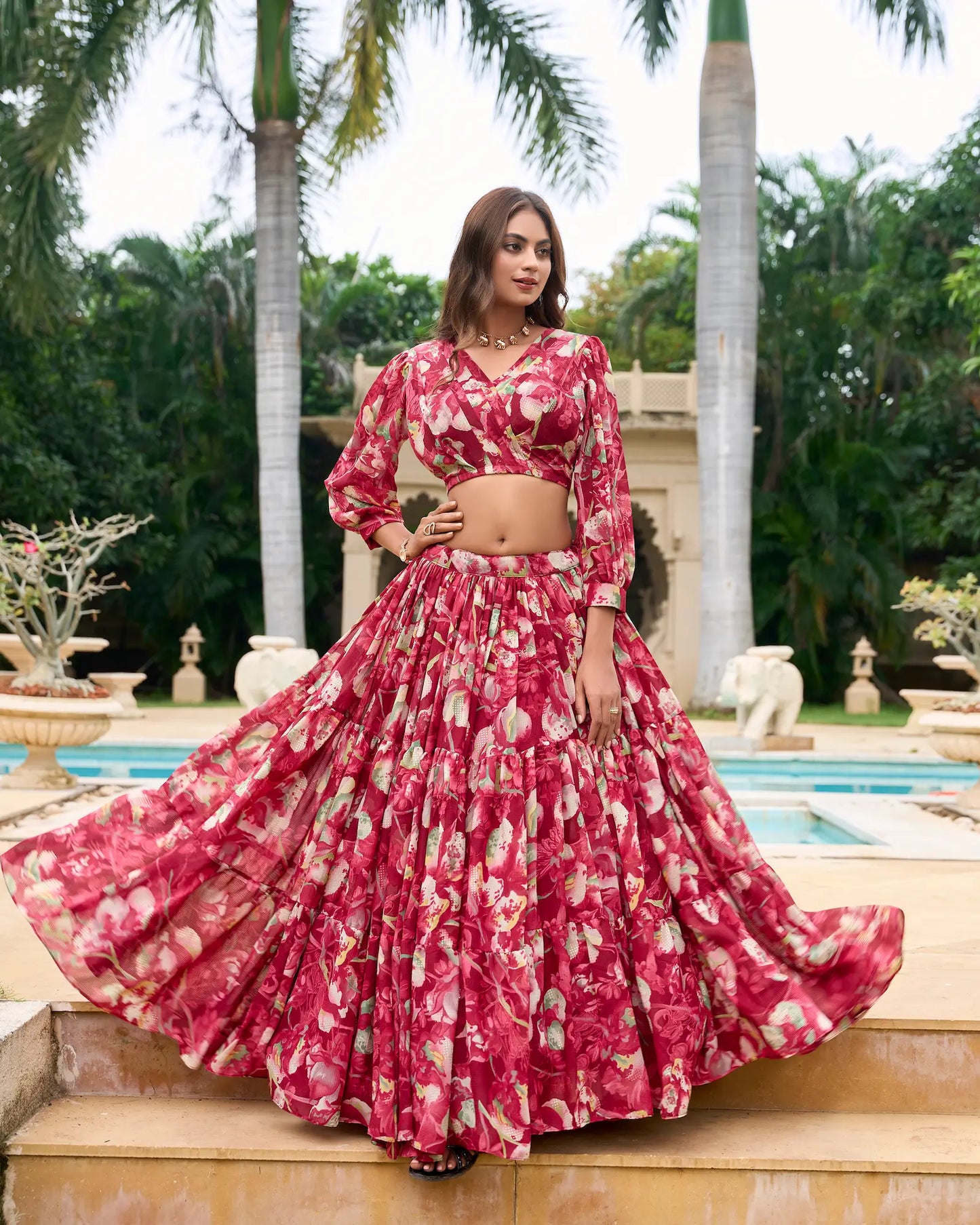 Indo-westliches florales Lehenga-Choli-Set aus burgunderfarbenem Georgette