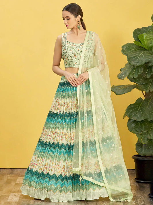 Lehenga vert pin avec imprimé numérique et broderie en fil, zari, sequins, ornée de véritables miroirs COLLECTION RHEA