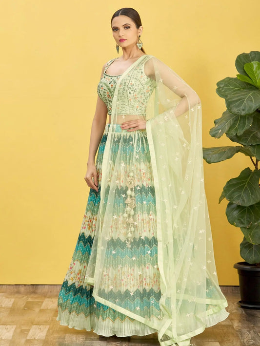 Lehenga vert pin avec imprimé numérique et broderie en fil, zari, sequins, ornée de véritables miroirs COLLECTION RHEA