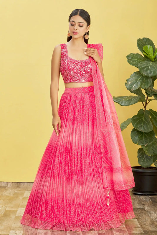 Lehenga rose fuchsia avec imprimé numérique et broderie à sequins, orné de véritables miroirs COLLECTION RHEA