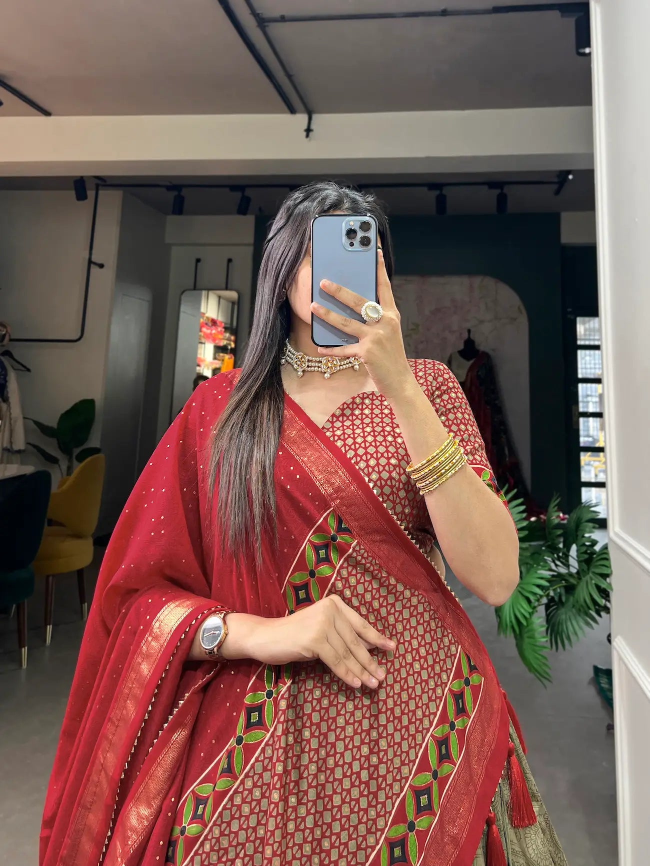 Lehenga Choli en soie Tussar vert olive avec imprimé floral
