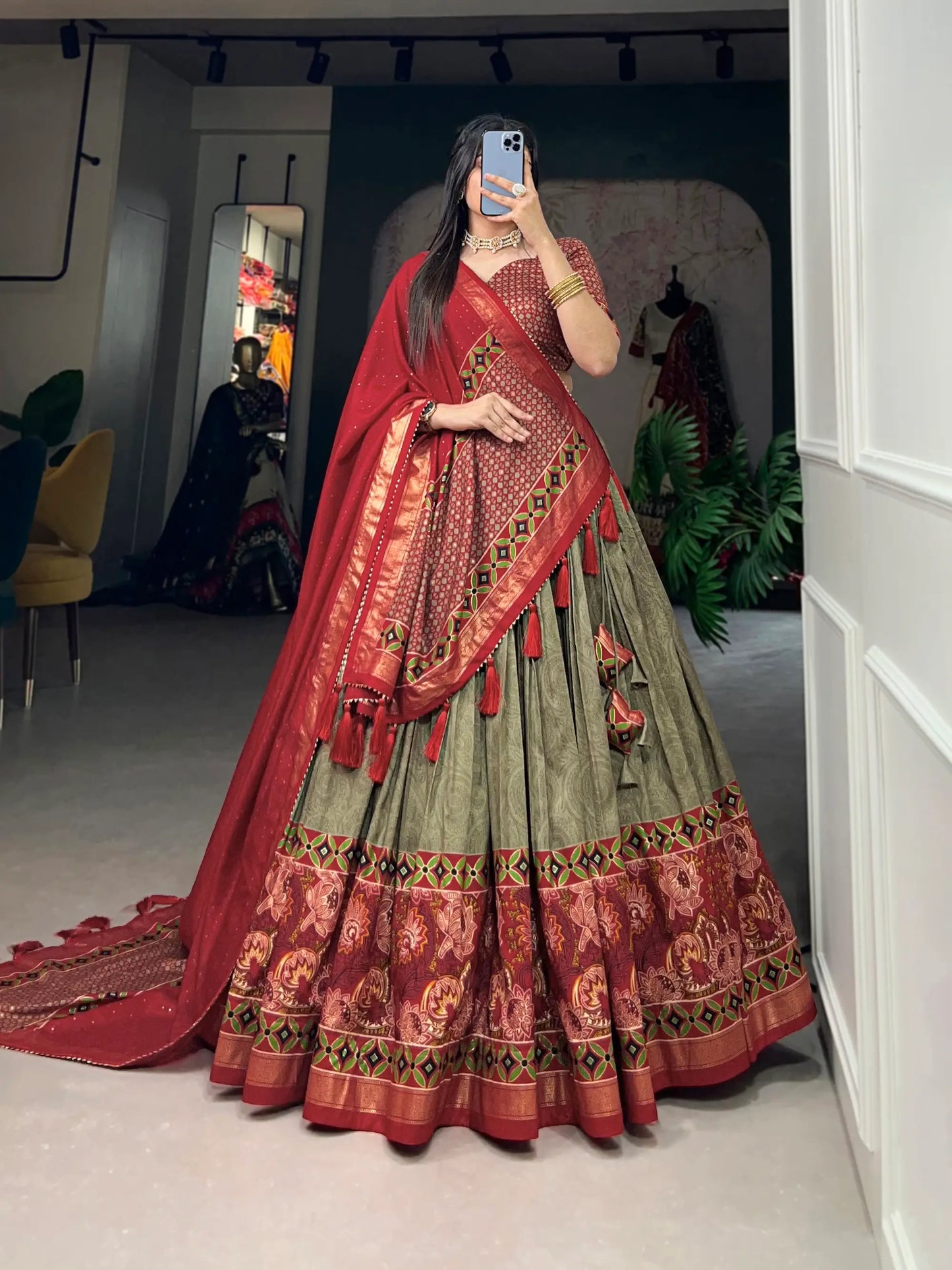 Lehenga Choli en soie Tussar vert olive avec imprimé floral
