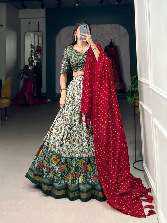 Lehenga Choli en soie Tussar rouge et vert foncé et menthe imprimé de fleurs