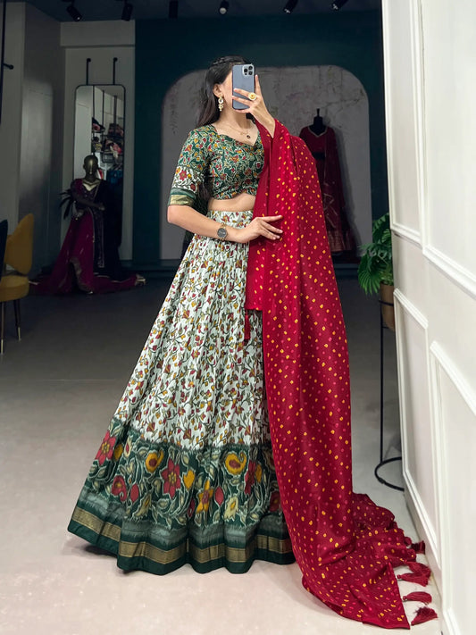 Lehenga Choli en soie Tussar rouge et vert foncé et menthe imprimé de fleurs