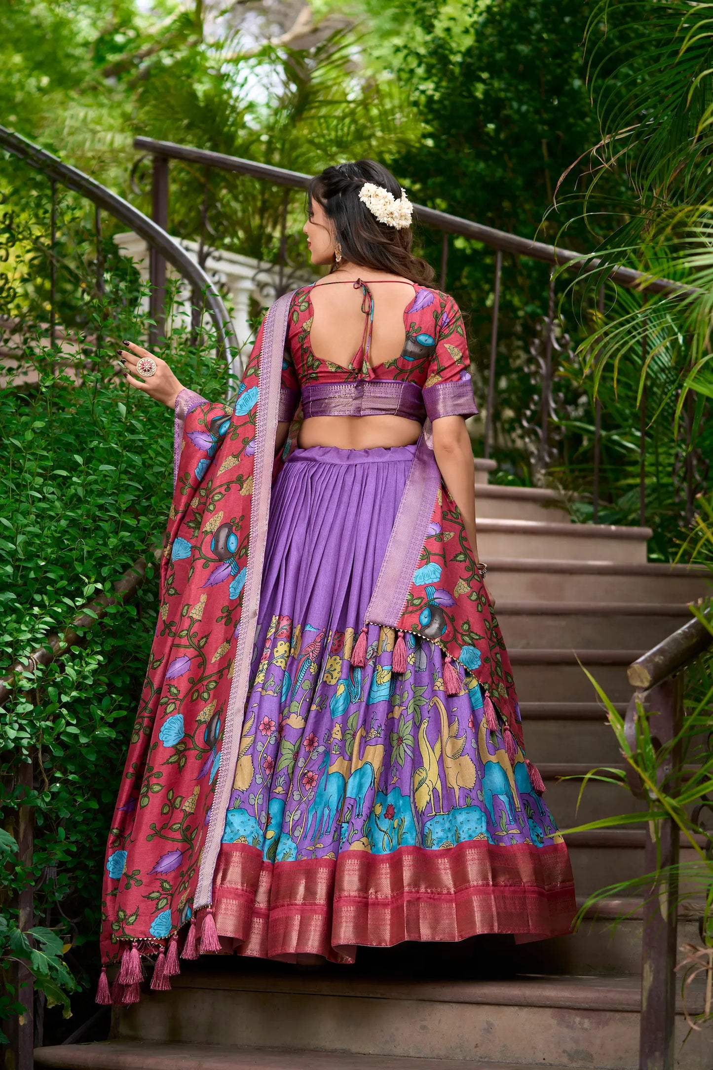 Lavendelfarbener Dola-Seiden-Lehenga-Choli mit Kalamkari-Druck und Zari-Webarbeit