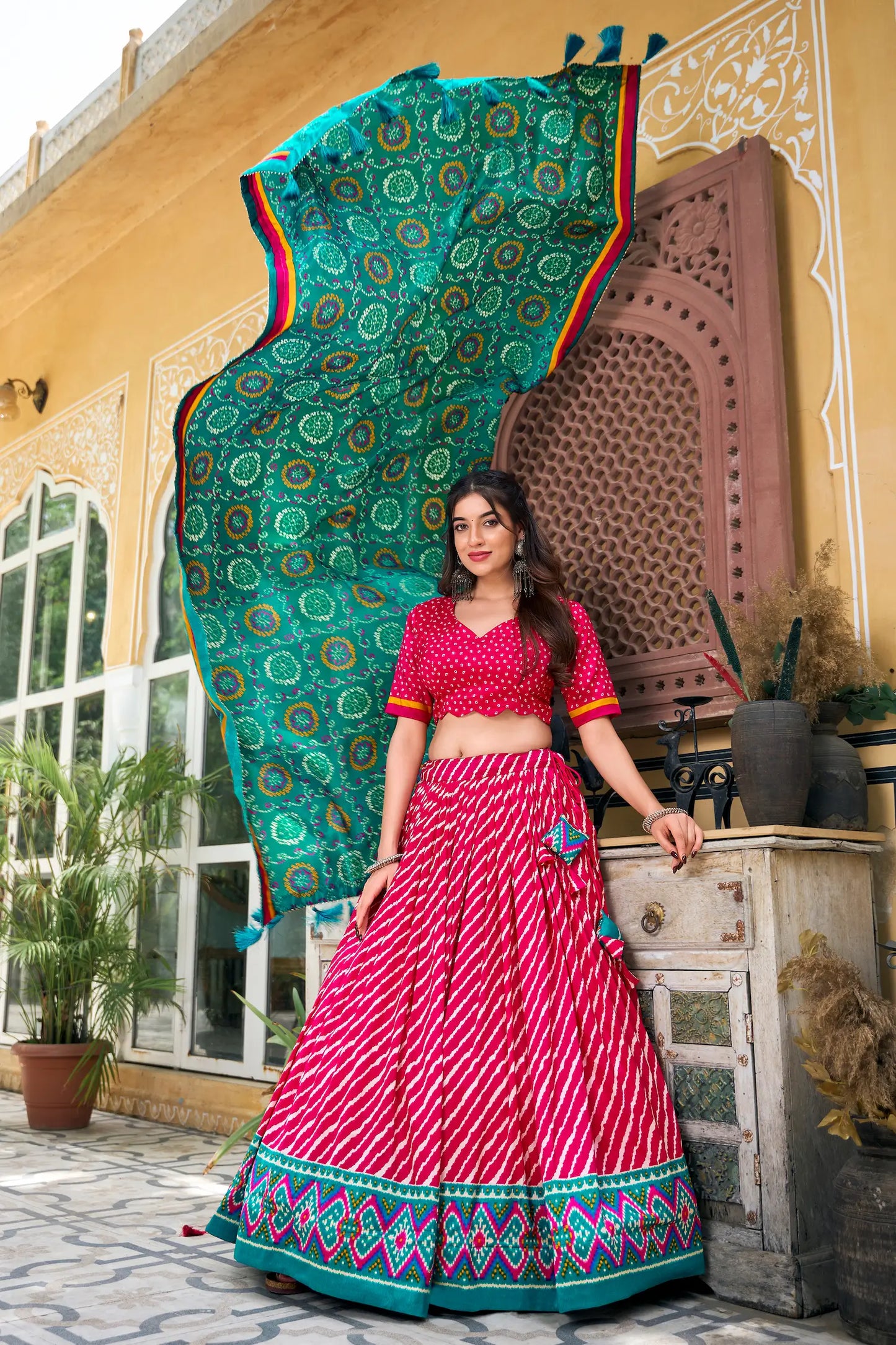 Lehenga Choli Rose et vert canard en Soie Tussar à Imprimé Leheriya